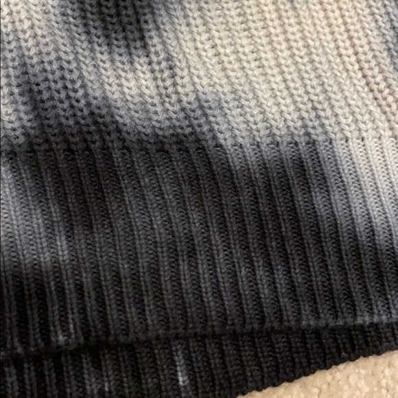 NWOT V-neck navy tie dye sweater size M - Picture 8 of 11